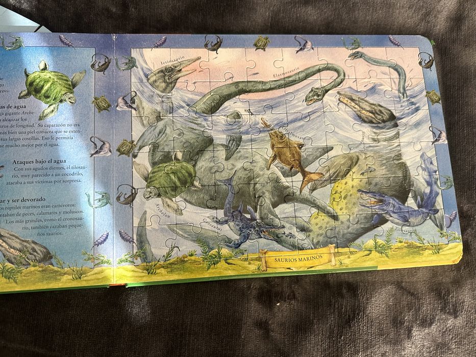 Книга за Динозаврите с пъзели на испански език
