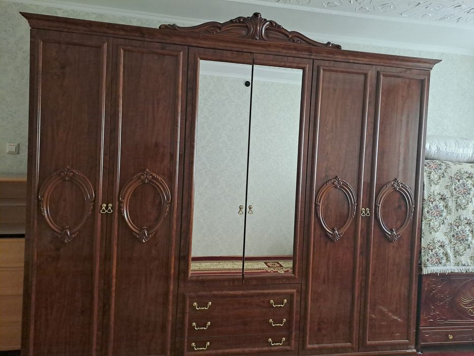 Срочно продаю спальный гарнитур
