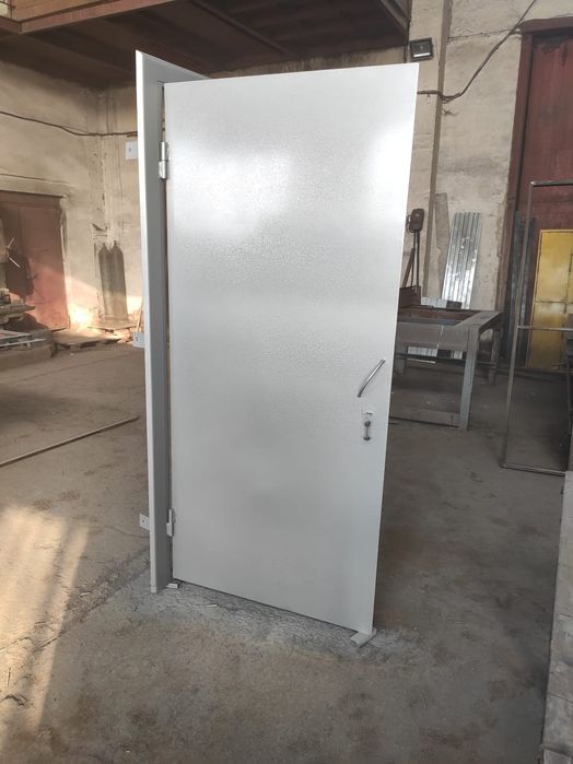 Металлические двери, ворота и др. м.к