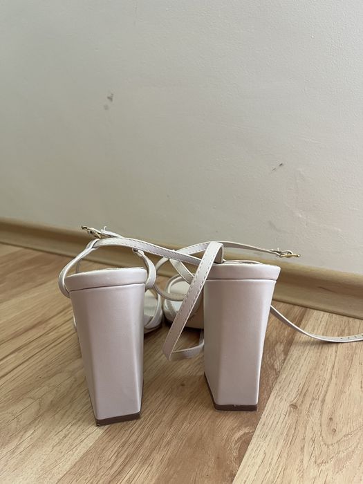 Високи сандали Tendenz