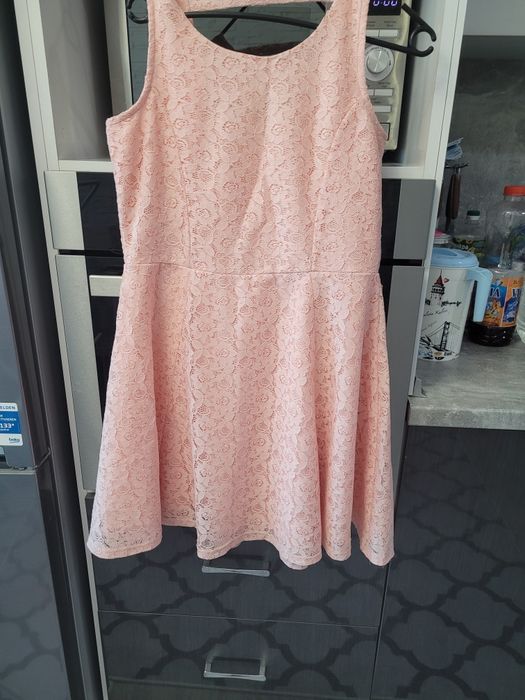 Розова дантелена рокля на Lc waikiki