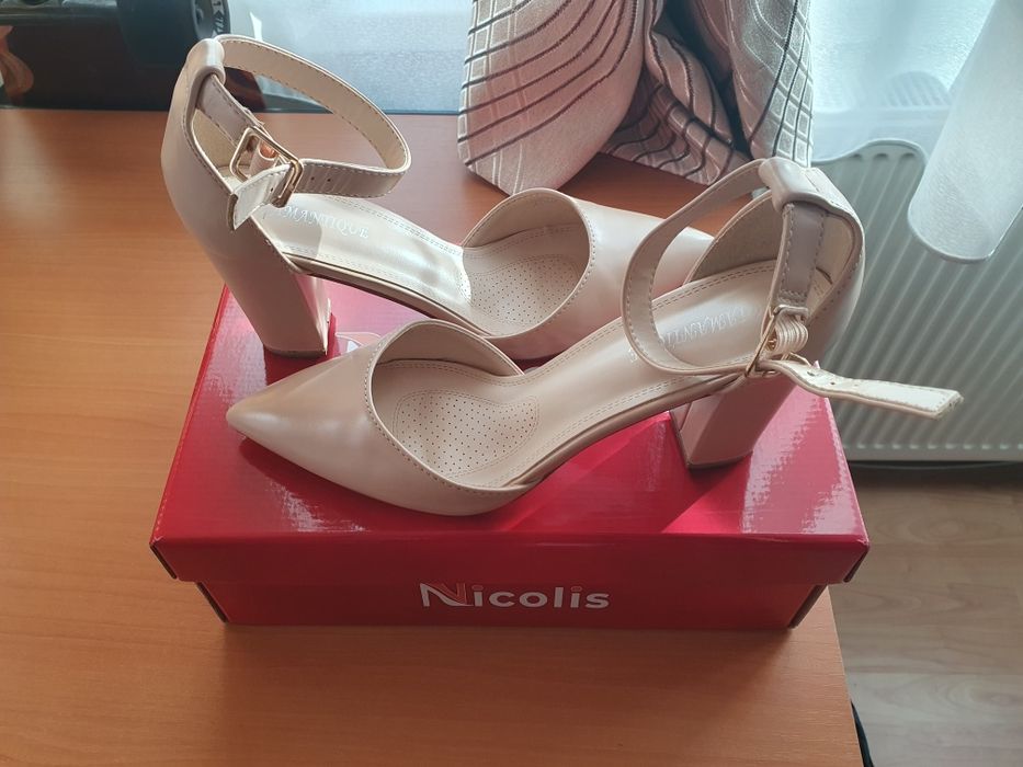 Pantofi dama crem