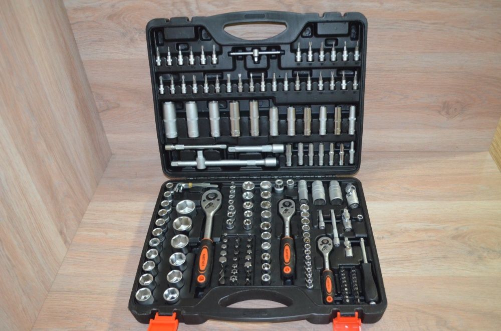 Набор ключей и инструментов Partner 172пр