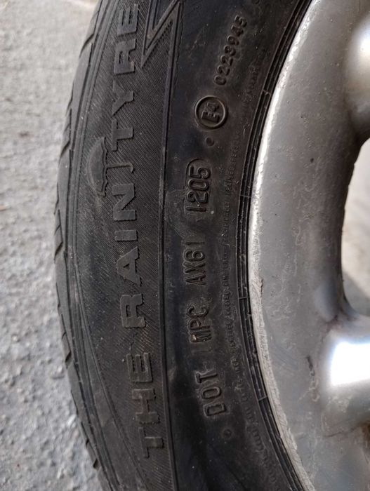 Продавам алуминиеви джанти с гуми 195/65/15