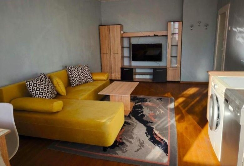 Дава се под наем Двустаен апартамент в София, Зона Б-5 - 55 кв.м за 562 € - Снимка #1