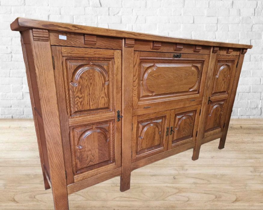 Голям дъбов бюфет