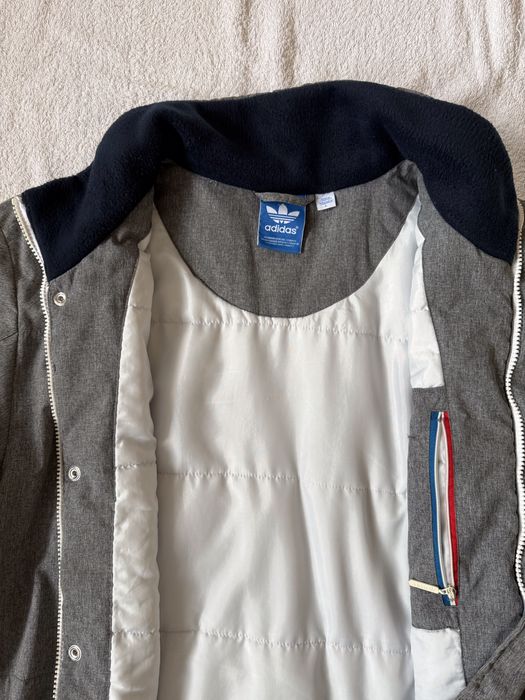 Vînd  Geaca Adidas