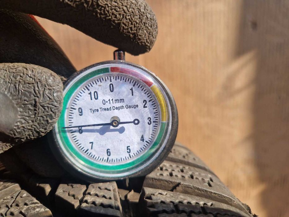 4 Dunlop R16 215/60
Зимни гуми 
DOT3220