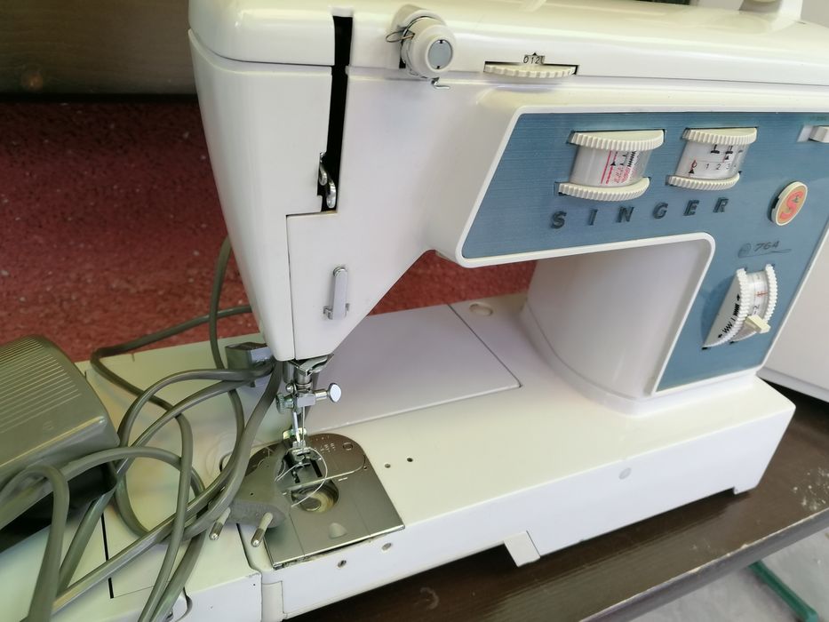 Masina de cusut electric Singer 764