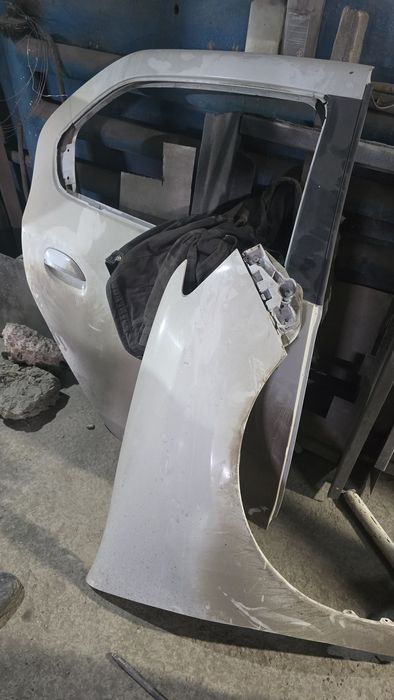 Дверь и крыло Renault Logan 2