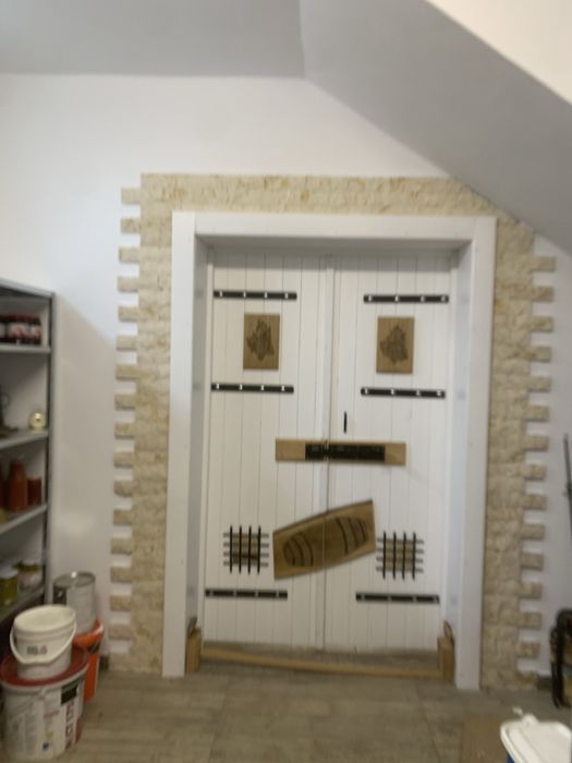 Usi rustice din lemn masiv