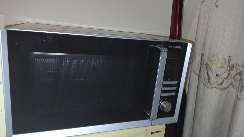Микровълнова печка с грил