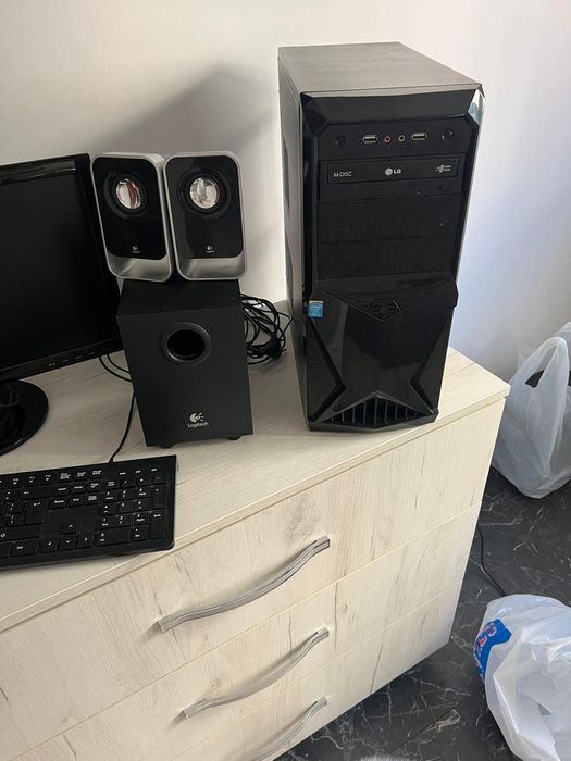 Calculator procesor.tastatura  boxe .maus camera wep