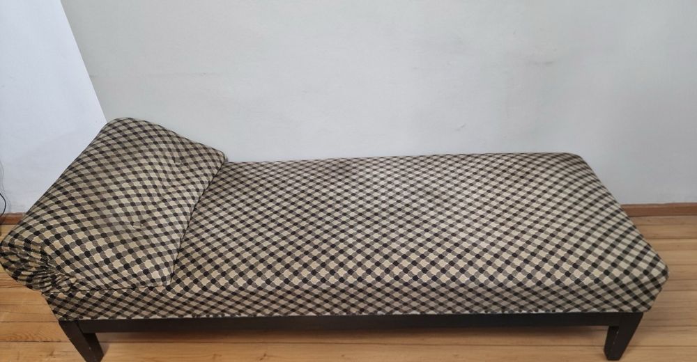 Старинна кушетка