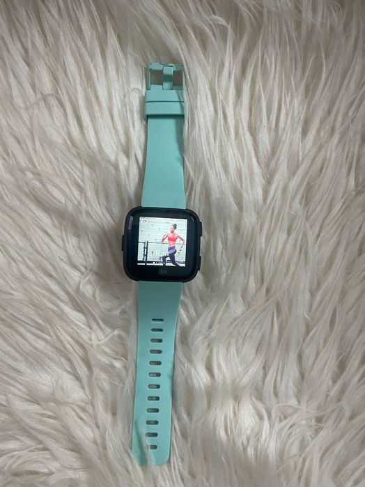 Ceas smartwatch Fitbit Versa  Negru