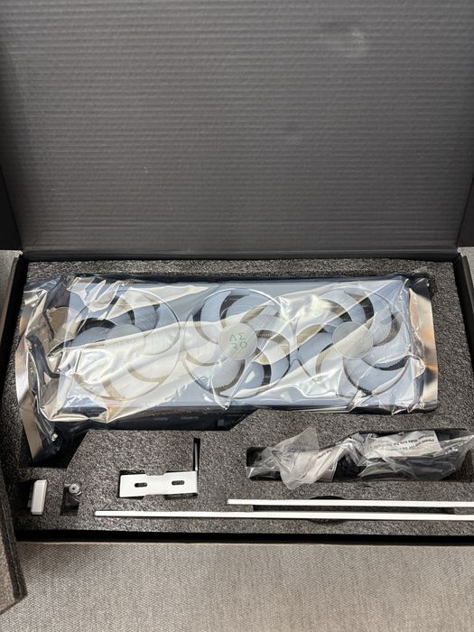 Продам видеокарту GYGABYTE GEFORCE RTX 5080AERO