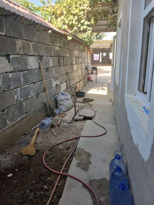 Барданкулда.Юкори чирчик тумани.1.5соток 2хона.йулдан 300метр кирилади