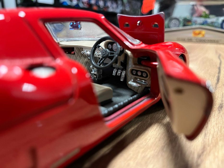 BBURAGO метална колекционерска количка модел  FERARRI 250 1965г. 1:18