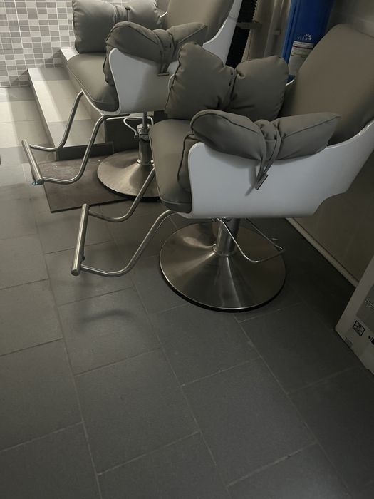 Продам кресло парикмахера