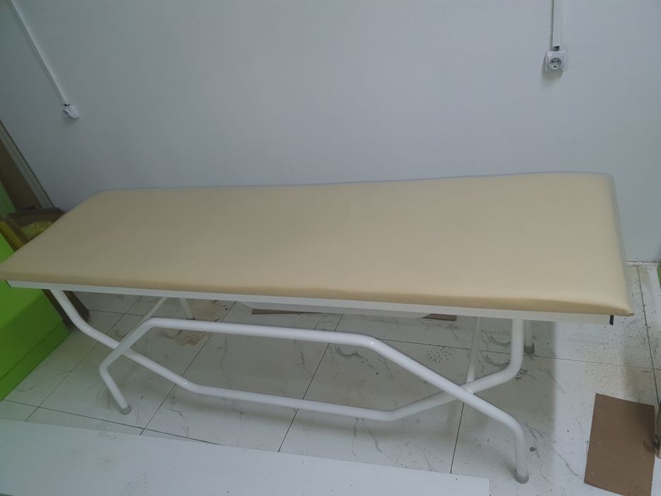 Продам     кушетку