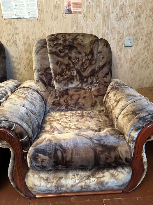 Продам диван и два кресла