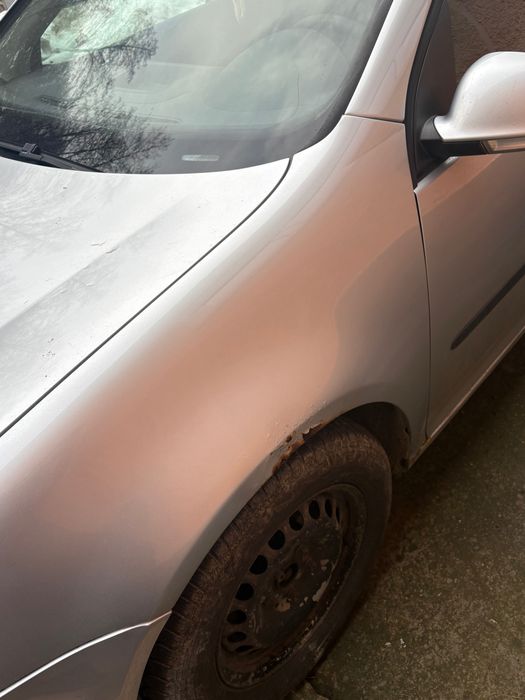 Vând golf 5  în perfectă stare de funcționare