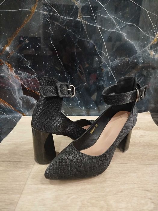 Adele ayollar tuflisi