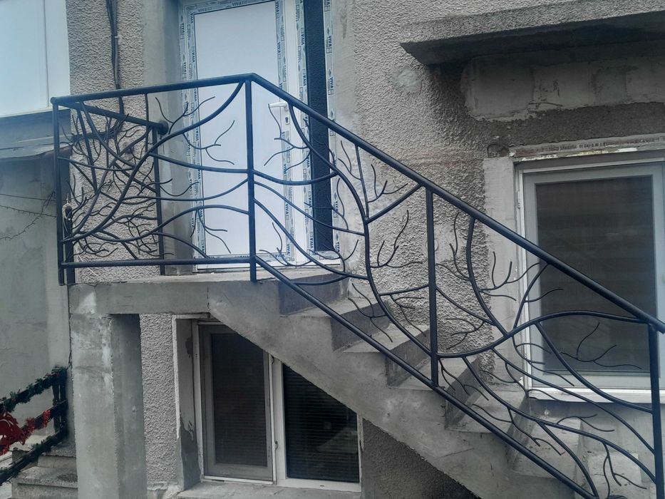 Парапети за стълбища и тераси от ковано желязо