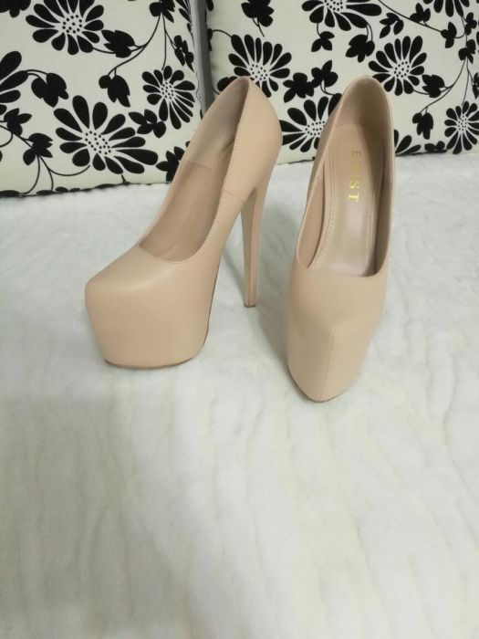 Pantofi cu toc si platforma bej