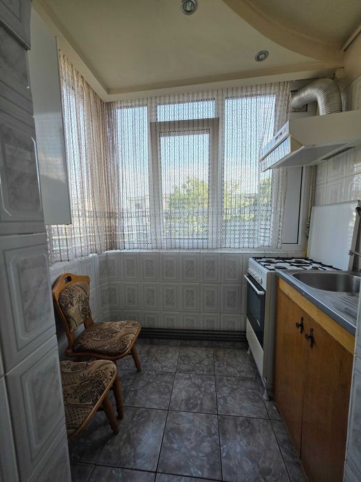 Inchiriez apartament cu 3 camere