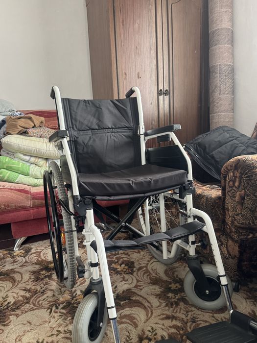 Продам инвалидную коляску