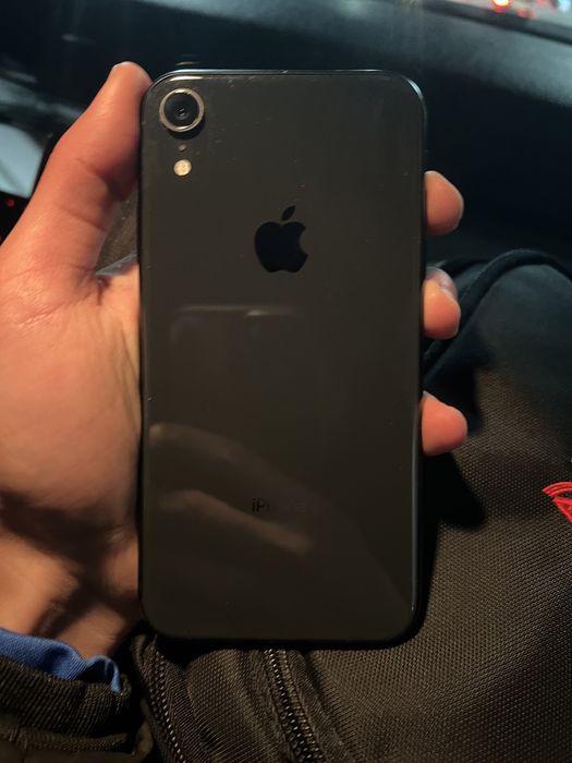 Продам iPhone XR есть торг