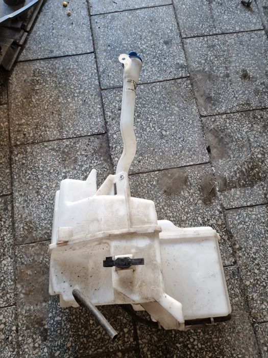 Se vinde vas spalator toyota corolla e21