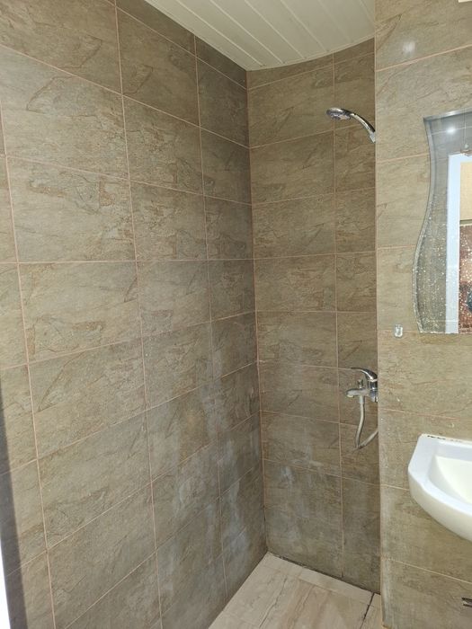 Продавам обзаведена гарсониера на Ем.Станев 8.