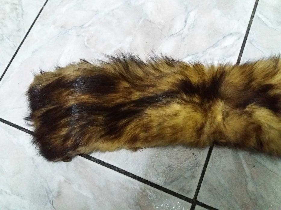 Căciulă și guler de blană (probabil vulpe)