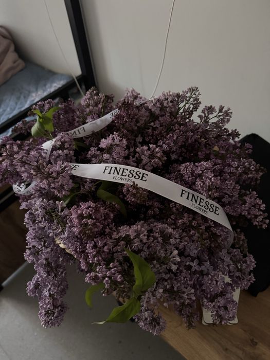 букет цветов с корзиной