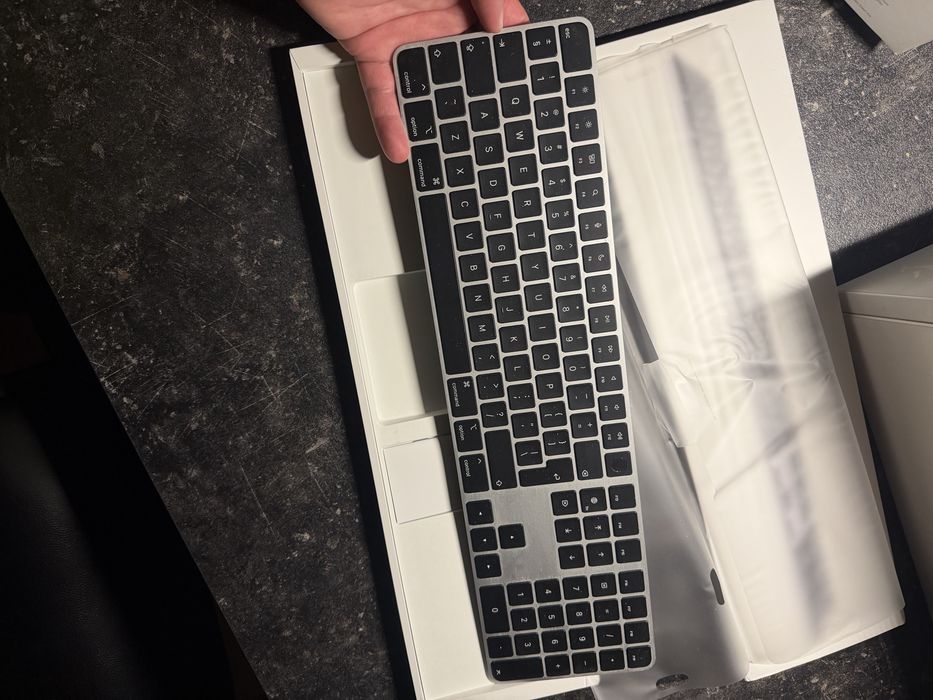 Apple Magic Keyboard cu Touch ID