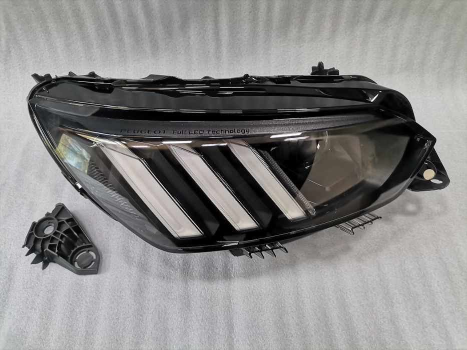 Нов Оригинал Десен Фар Full LED Peugeot 208 2008