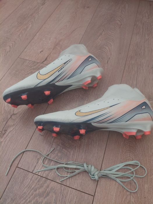 Бутонки ,,,Nike"