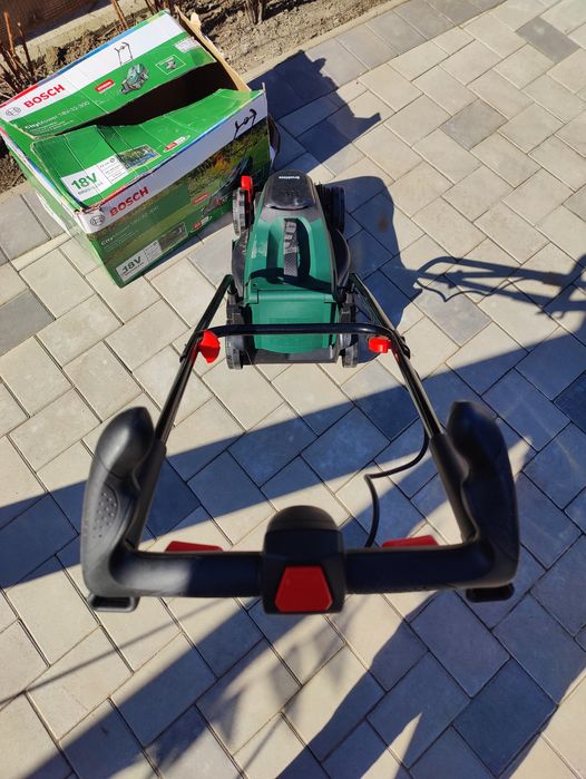 Masina de tuns iarba Bosch CityMower cu acumulator 18v