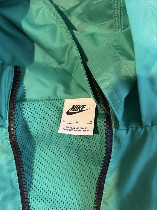 Зелено-черна ветровка nike размер M