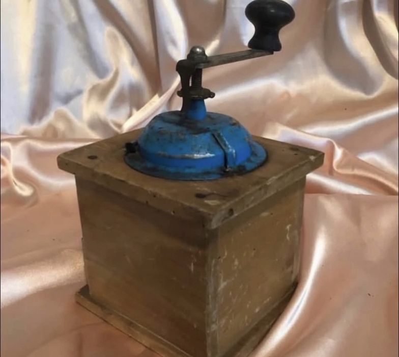 Râșniță vintage perfect funcțională, Italia