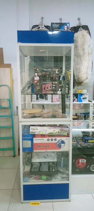 Продам витрины торговые.