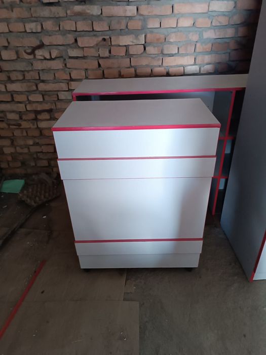 Торговая тумба прилавок кассовая стойка для магазина