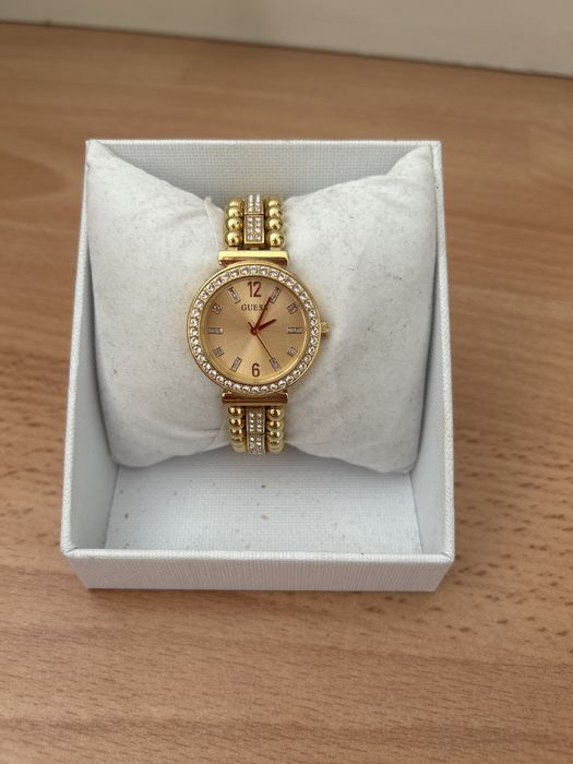 Часовник дамски Guess