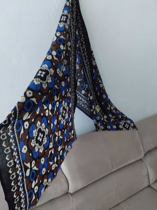 Нов памучен шал, много фин с разкошна бродерия  -9 евро