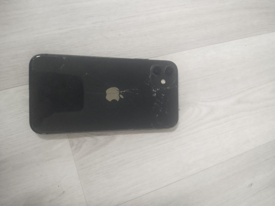 Продам айфон 11 .64 г
