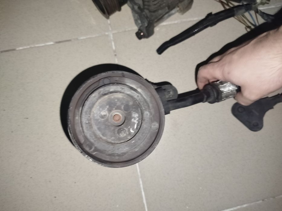 Продам кондёр на БМВ 34