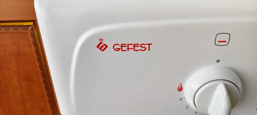 Продам газовую плиту Gefest