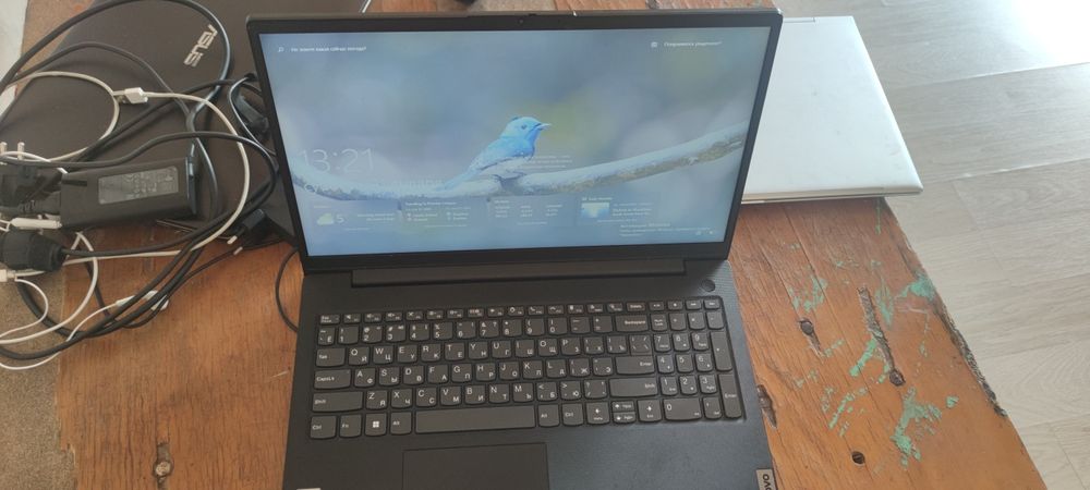 Lenovo noutbuk ideal holatda